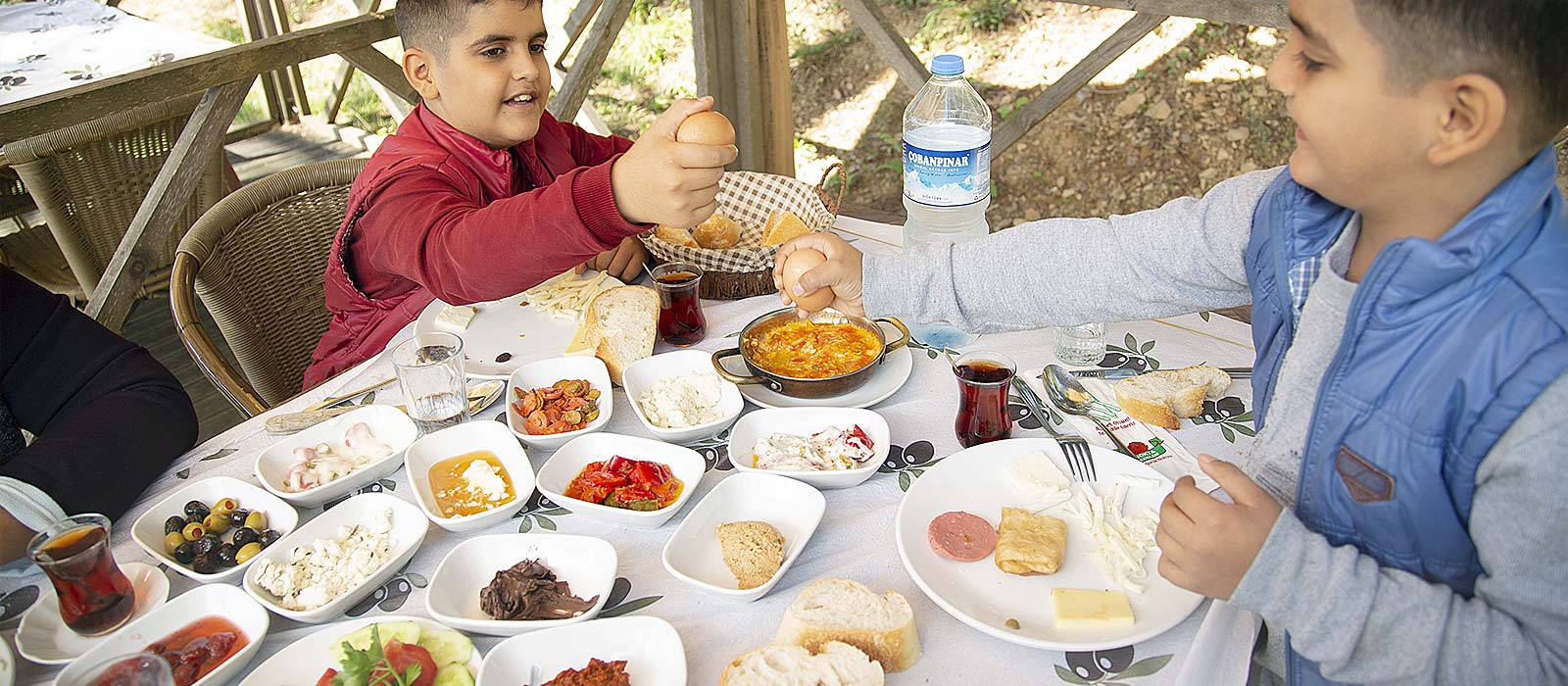 Her Sabah Eşsiz Serpme Köy Kahvaltısı